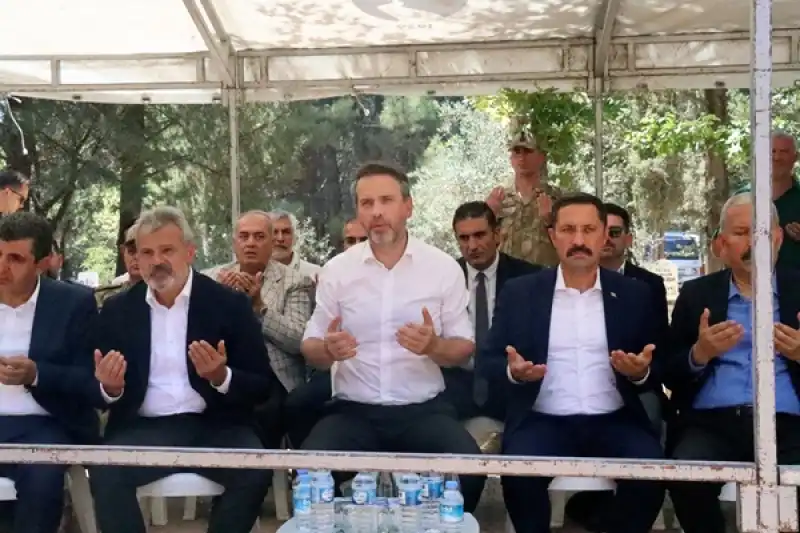 Bakan Bayraktar, Vefat Eden Teyzesinin Hatay'daki Cenaze Törenine Katıldı