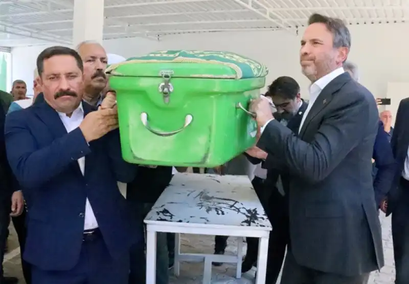 Bakan Bayraktar, Vefat Eden Teyzesinin Hatay'daki Cenaze Törenine Katıldı