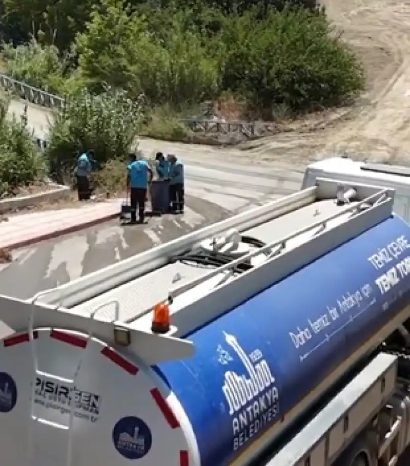 Yangından Etkilenen Mahallelerde Temizlik çalışmaları