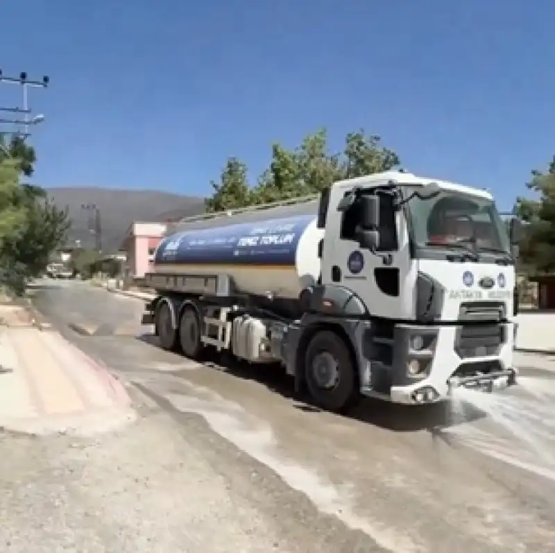 Yangından Etkilenen Mahallelerde Temizlik çalışmaları