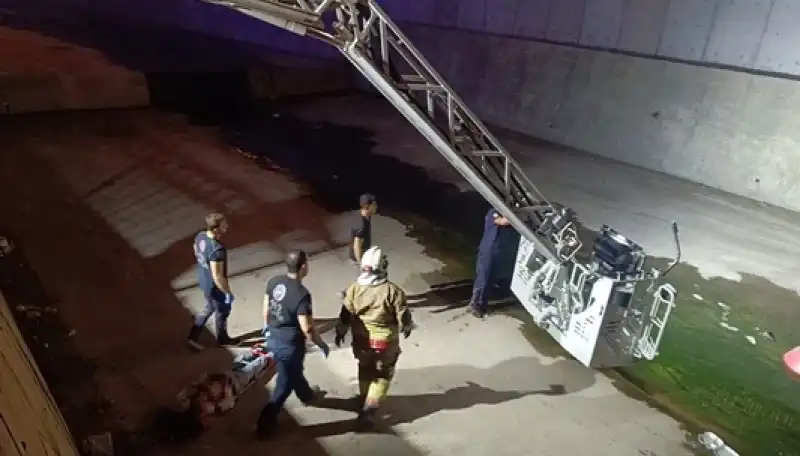 Hatay İskenderun'da Devrilen Motosikletteki 2 Kişi Yaralandı