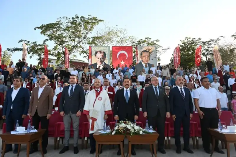 MKÜ 2024-2025 Mezuniyet Töreninde Öğrencilerini Coşkuyla Uğurladı