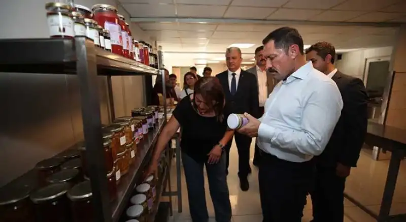 Vali Masatlı, Hatay’ın ‘Defne’ Kokulu Kooperatifinde!