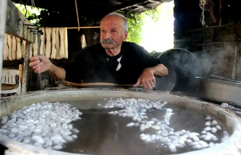 Beş Kuşaktır İpeğe Hayat Veren Aile: Büyükaşıklar