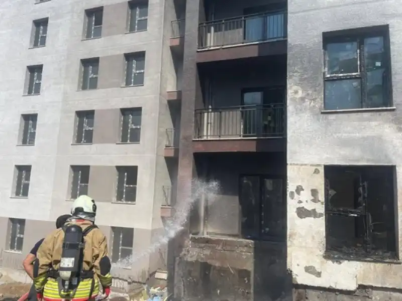 Defne'de Şantiye Alanında Yangın Korkuttu