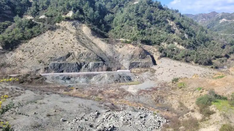 Depremin Yıktığı Kentte Taş Ocakları Tepkisi