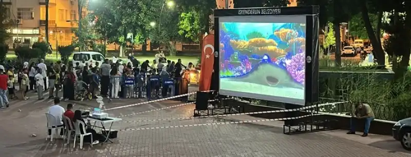İskenderun'da Açık Hava Sinema Etkinliği Düzenlendi