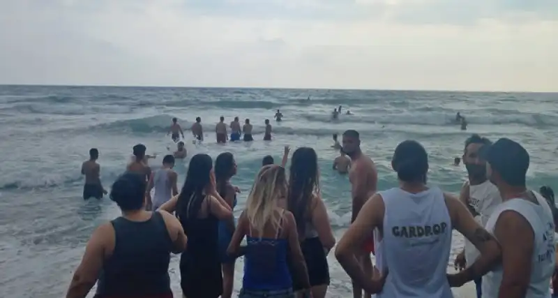 Hatay Samandağ'da Denizde Boğulma Tehlikesi Geçiren Kişi Kurtarıldı