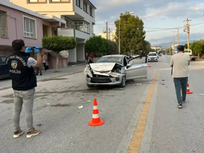 Hatay Samandağ'da 3 Aracın Karıştığı Zincirleme Kazada 1 Kişi Hayatını Kaybetti