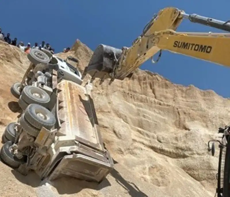 Hatay Antakya'da Devrilen Kamyonun şoförü Yaralandı