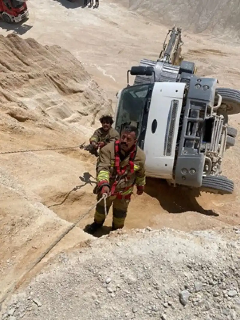 Hatay Antakya'da Devrilen Kamyonun şoförü Yaralandı