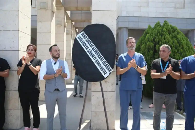 Hatay'da Hemşireye Darp Ve Hakaret Iddiasıyla Gözaltına Alınan 2 Zanlıdan 1'i Tutuklandı