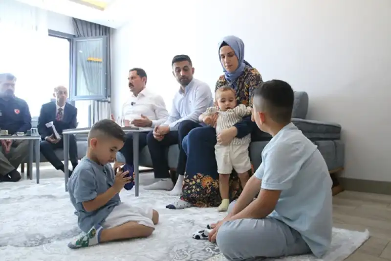 Hatay Valisi Masatlı'dan Yeni Yuvasına Kavuşan Depremzede Aileye Ziyaret