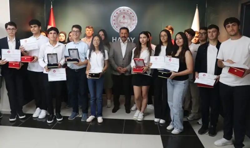 Hatay'da LGS Ve YKS'de Başarılı Olan öğrenciler ödüllendirildi