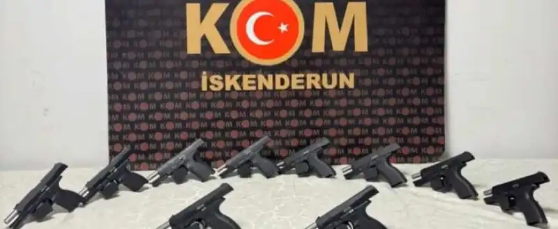 Yol Uygulamasında 10 Ruhsatsız Tabanca Ele Geçirildi