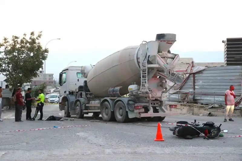 Hatay'da Beton Mikseriyle çarpışan Motosikletteki 2 Kişi öldü