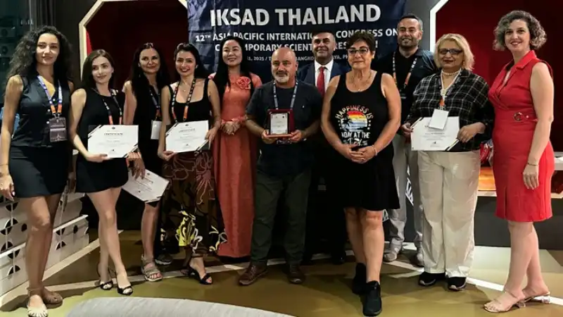 Prof. Dr. Sedat Cereci'ye Tayland'da Teşekkür 