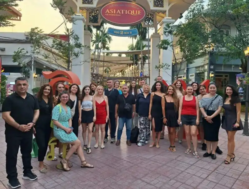 Prof. Dr. Sedat Cereci'ye Tayland'da Teşekkür 