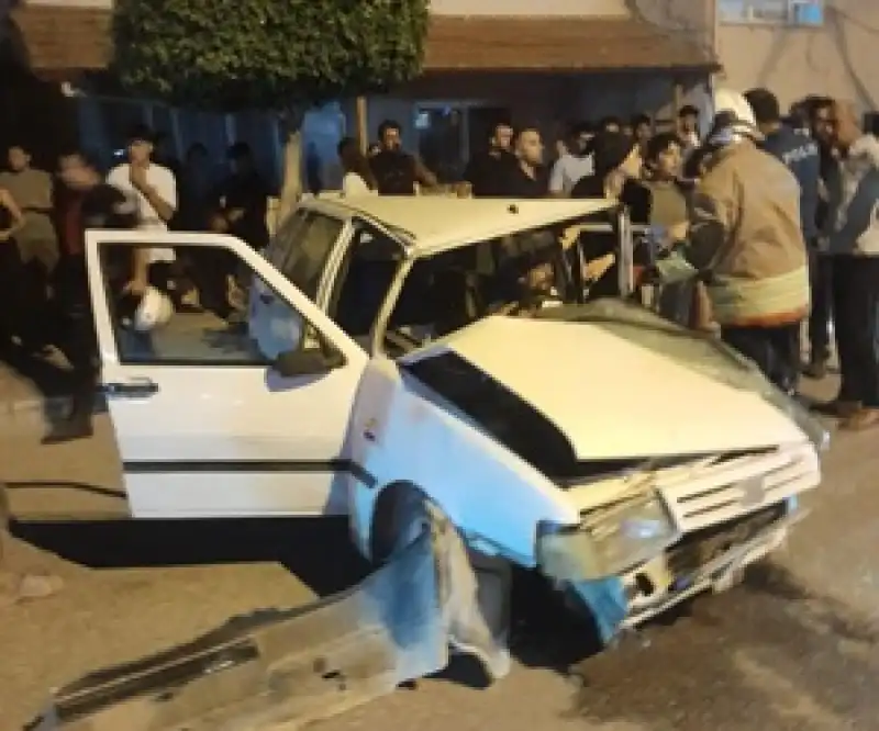 Hatay'da Pikapla çarpışan Otomobilin Sürücüsü Yaralandı