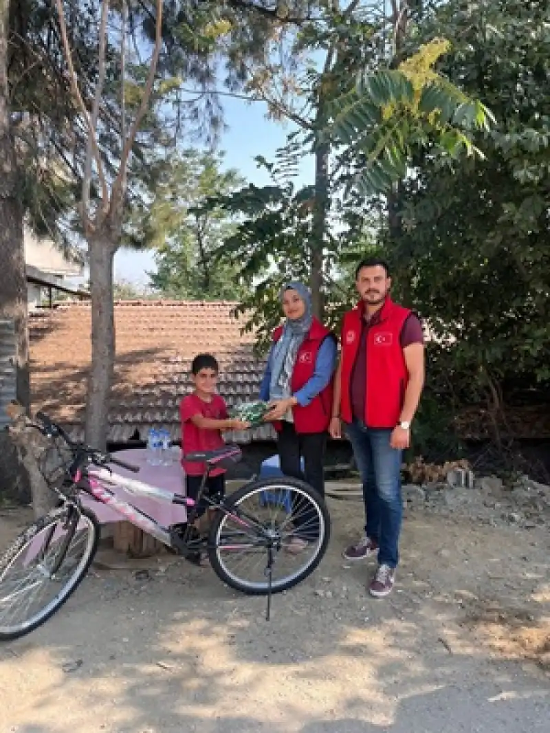 Hatay'da Su Satarak Bisiklet Almak Için Para Biriktiren çocuğun Hayali Gerçek Oldu
