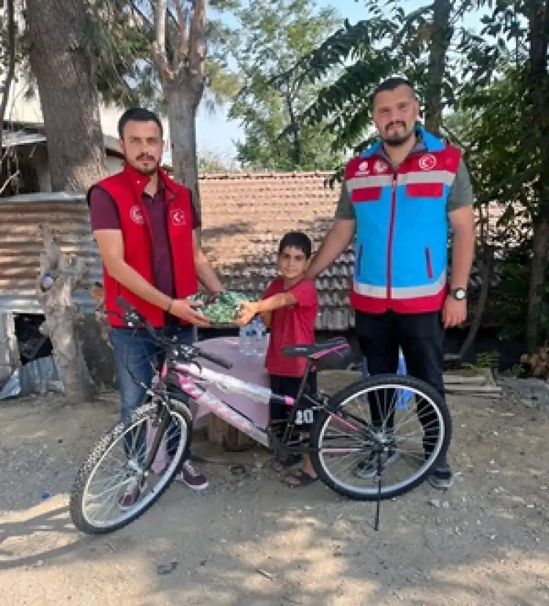 Hatay'da Su Satarak Bisiklet Almak Için Para Biriktiren çocuğun Hayali Gerçek Oldu