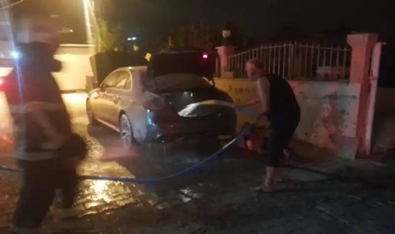 Hatay Samandağ'da Park Halindeki Otomobil Kundaklandı