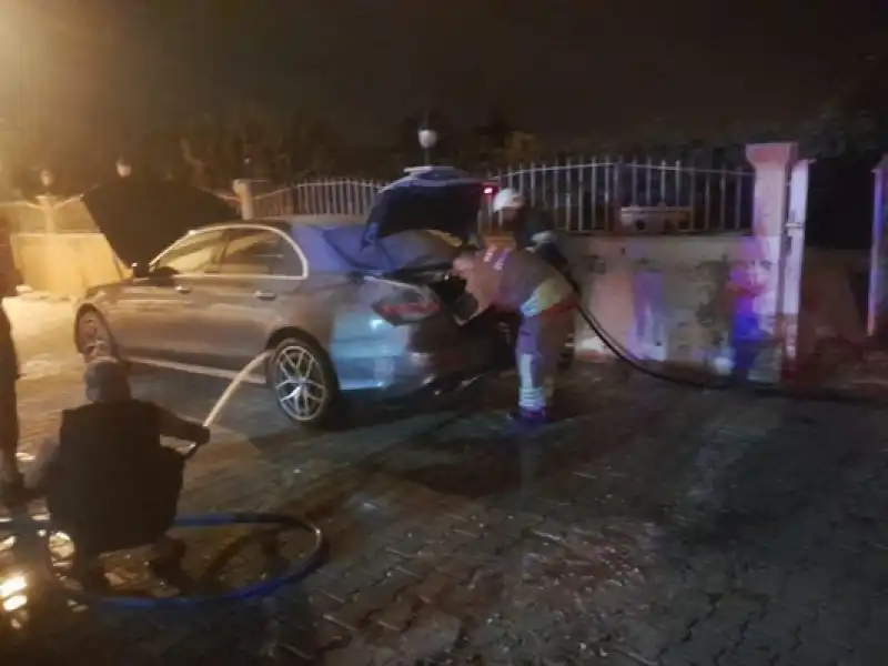 Hatay Samandağ'da Park Halindeki Otomobil Kundaklandı