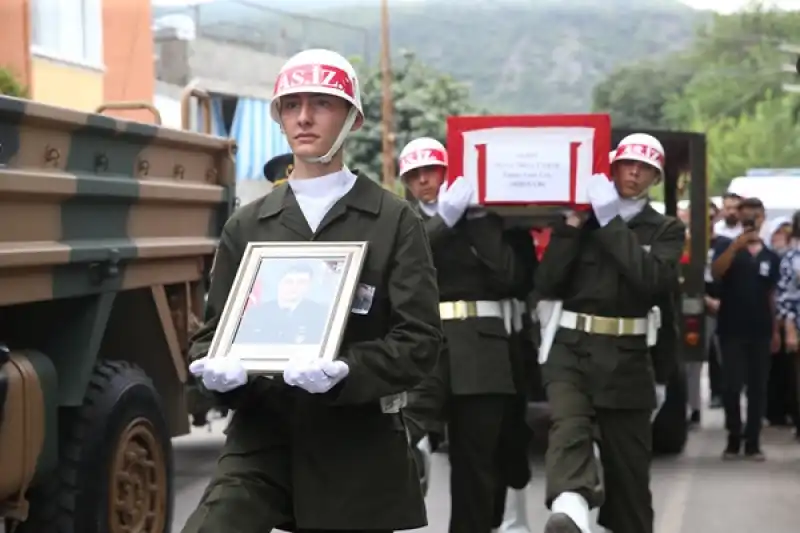 Edirne'de şehit Olan Uzman çavuşun Cenazesi Osmaniye'de Defnedildi