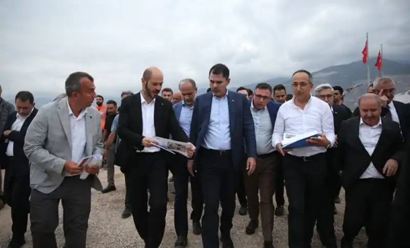 Bakan Kurum, İskenderun Sahilindeki Düzenleme Ve Yenileme çalışmalarını Inceledi