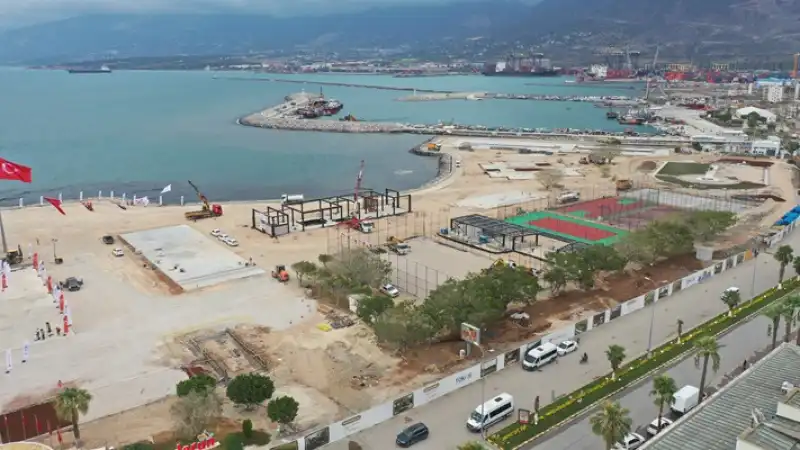 Bakan Kurum, İskenderun Sahilindeki Düzenleme Ve Yenileme çalışmalarını Inceledi
