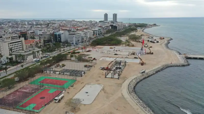 Bakan Kurum, İskenderun Sahilindeki Düzenleme Ve Yenileme çalışmalarını Inceledi