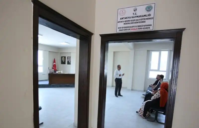 Hatay'da Cenaze Hizmetleri Kursunu Tamamlayan 70 Kursiyere Sertifika Verildi