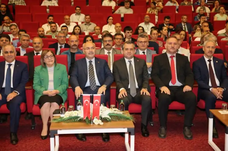 Rektör Prof. Dr. Veysel Eren, Üniversiteler Arası İş Birliği Zirvesine Katıldı