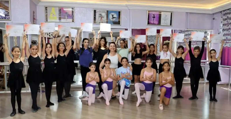 Fatma Satar’dan “Antakya’nın Ağıdı” Balerinlerine Teşekkür Belgesi