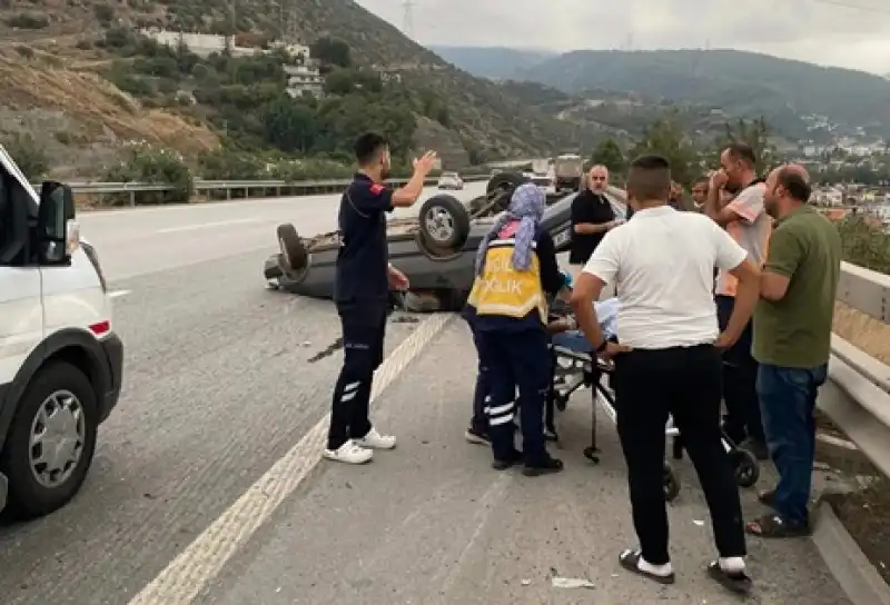 Takla Atan Araçtan 4 Yaralı Kurtuldu!