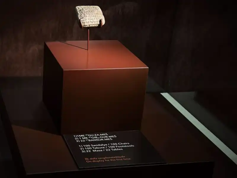 Aççana Höyük’te Bulunan Yaklaşık 3500 Yıllık Tablet Cumhurbaşkanlığı Külliyesi’nde Sergileniyor