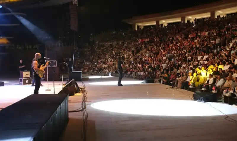 Şarkıcı Kıraç Hatay Antakya'da Konser Verdi