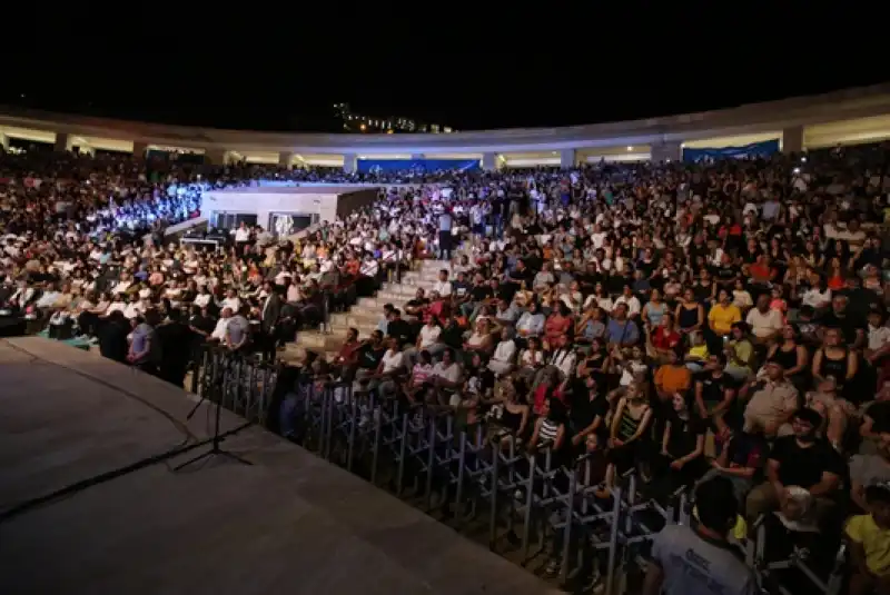 Şarkıcı Kıraç Hatay Antakya'da Konser Verdi