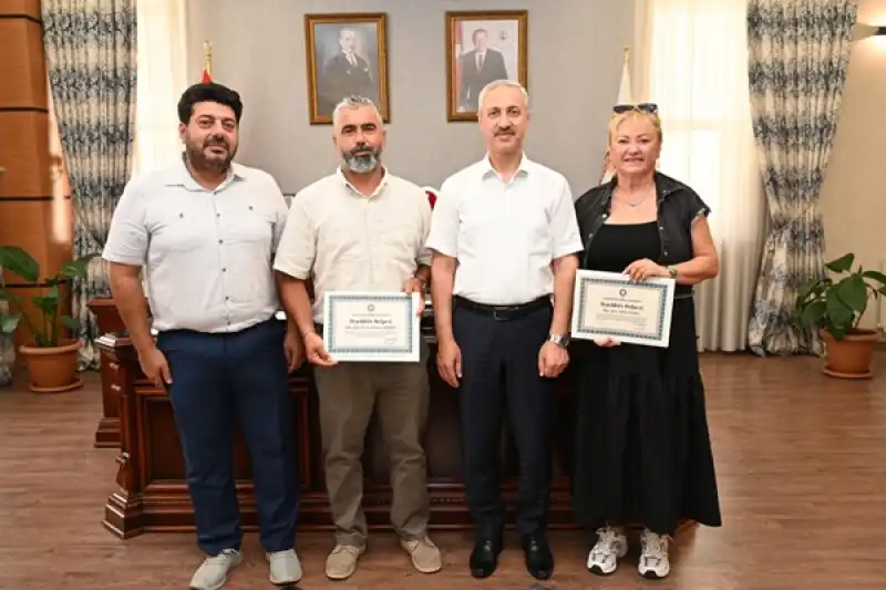 Rektör Eren'den Sanat Ve Tasarım MYO Öğretim Elemanlarına Teşekkür Belgesi