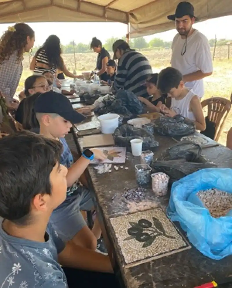 Erzin'de çocuklar Epiphaneia Antik Kentini Ziyaret Etti 