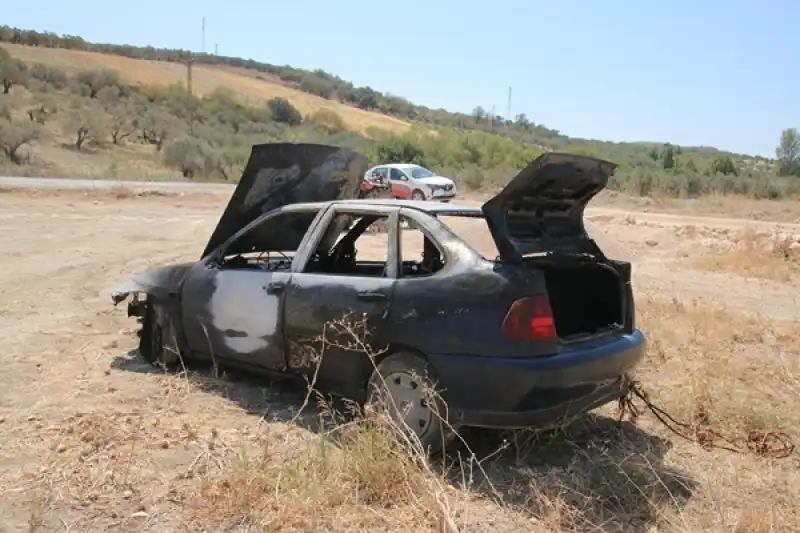Hatay'da Seyir Halindeki Otomobilde çıkan Yangın Söndürüldü