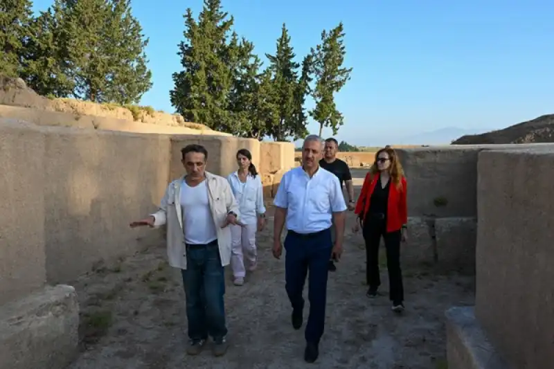 Eren, Aççana Höyük Kazı Çalışmalarını Yerinde İnceledi