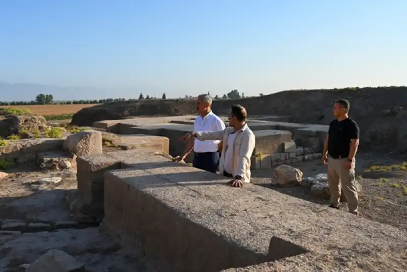 Eren, Aççana Höyük Kazı Çalışmalarını Yerinde İnceledi