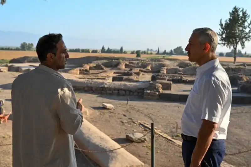 Eren, Aççana Höyük Kazı Çalışmalarını Yerinde İnceledi
