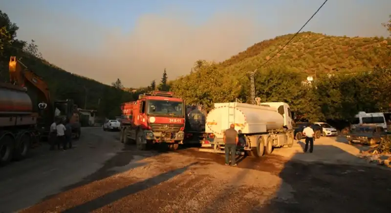 Hatay Hassa'da Dün çıkan Orman Yangınına Müdahale Ediliyor