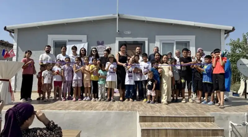 Hatay'da Ülkem Okuyor Derneğince Yaptırılan Ev, Depremzede Aileye Verildi