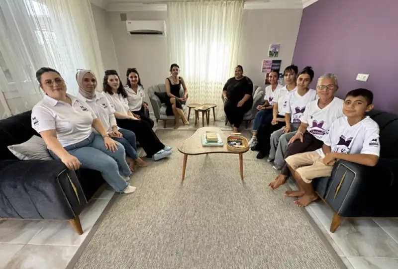 Hatay'da Ülkem Okuyor Derneğince Yaptırılan Ev, Depremzede Aileye Verildi