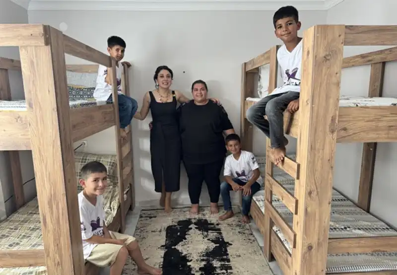 Hatay'da Ülkem Okuyor Derneğince Yaptırılan Ev, Depremzede Aileye Verildi