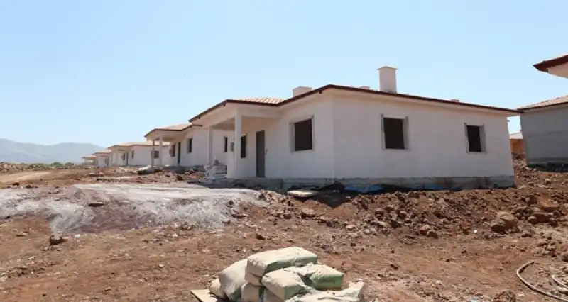 Hatay Kırıkhan'da Kırsal Deprem Konutlarının Yapımı Sürüyor