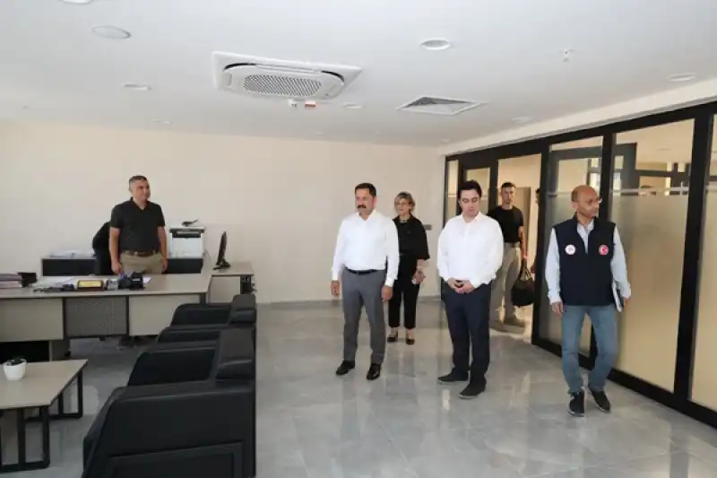 Hatay Valisi Masatlı Samandağ'da Hizmete Giren Hükümet Konağı'nı Inceledi